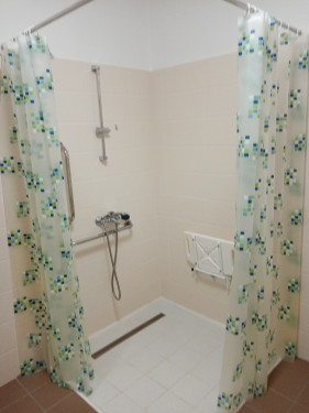 Koupelna s WC + sprchový kout