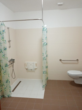 Koupelna s WC + sprchový kout