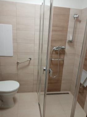 Koupelna s WC + sprchový kout