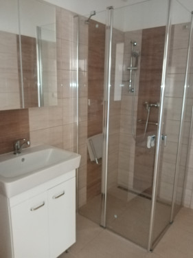 Koupelna s WC + sprchový kout