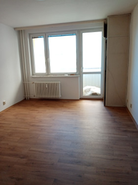 Pokoj s kuchyňskou linkou