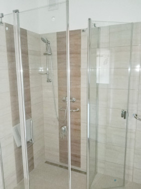 Koupelna s WC + sprchový kout