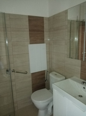 Koupelna s WC + sprchový kout