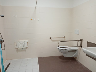 Koupelna s WC + sprchový kout